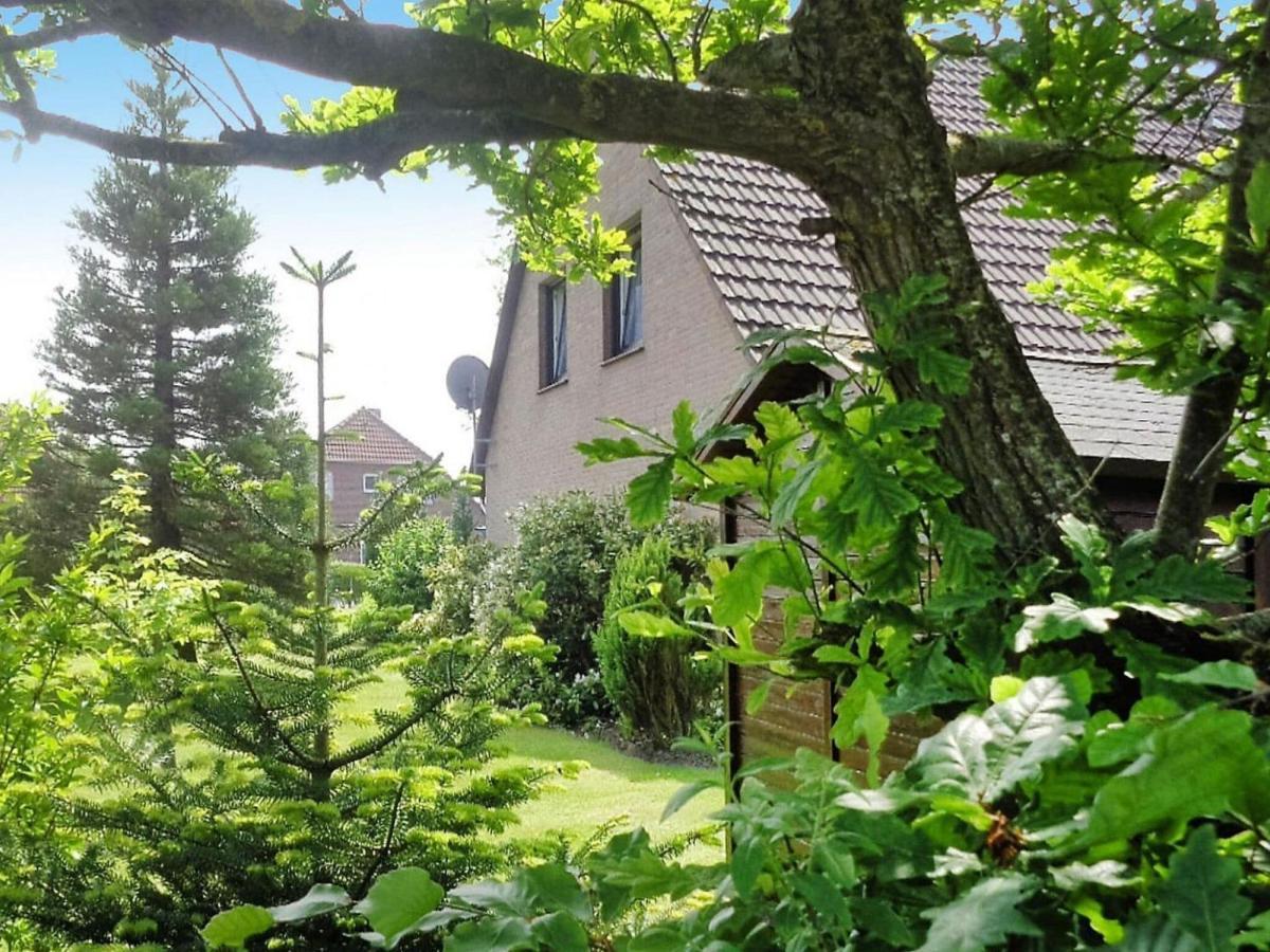 Ferienhaus Mit Grossem Garten In Neßmersiel エクステリア 写真